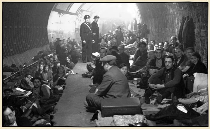Le métro, un abri pendant les bombardements de Londres en 1940