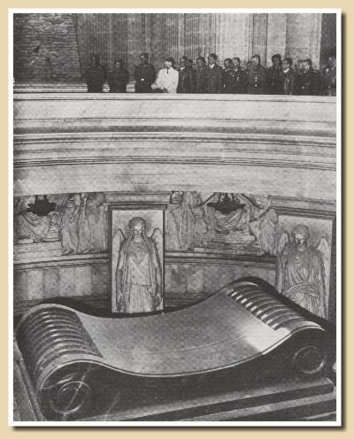 Hitler au tombeau de Napoléon